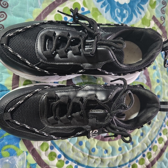 Nwot womens sneakers - Picture 4 of 6